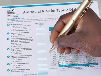 A person reviews a checklist for risk for type 2 diabetes.